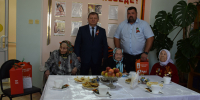 Дамир Ишкинеев поздравил тружениц тыла, проживающих в Нурлатском Доме-интернате для престарелых и инвалидов, с Днем Победы - Нурлатский район