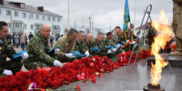 В Нурлате в День Победы начался с возложения цветов к памятнику воину-освободителю и на могилы Героев - Нурлат-⁠информ
