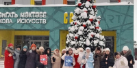 «Праздник к нам приходит»: в сквере «Музыкальный» прошла новогодняя программа от школы искусств «Сэлэт» - Нурлат-⁠информ