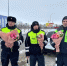 В Нурлате сотрудники Госавтоинспекции поздравили автоледи с 8 Марта, остановив их… букетами цветов - Нурлат-⁠информ