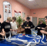 На каникулах с пользой: подростки готовят подушки для раненых бойцов - Нурлат-⁠информ